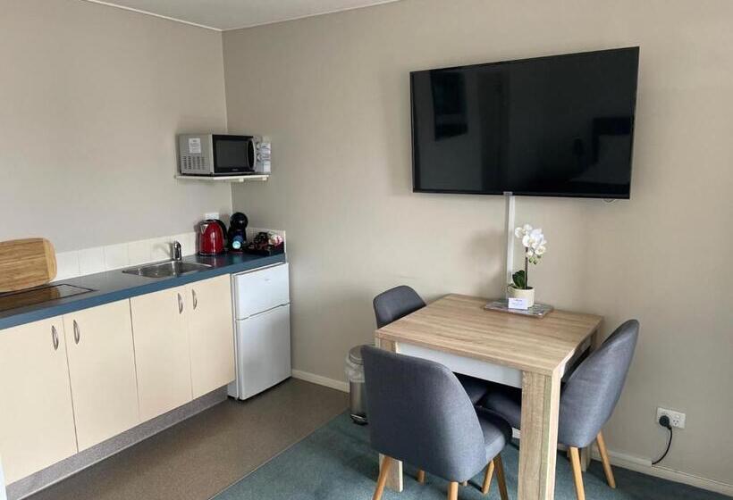 수피리어 스위트, Academy Motor Inn