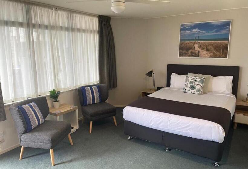 スーペリアースイート, Academy Motor Inn