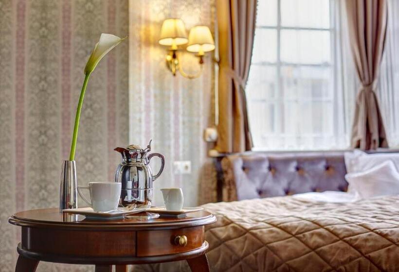 سوئیت با بالکن, Atlas Deluxe