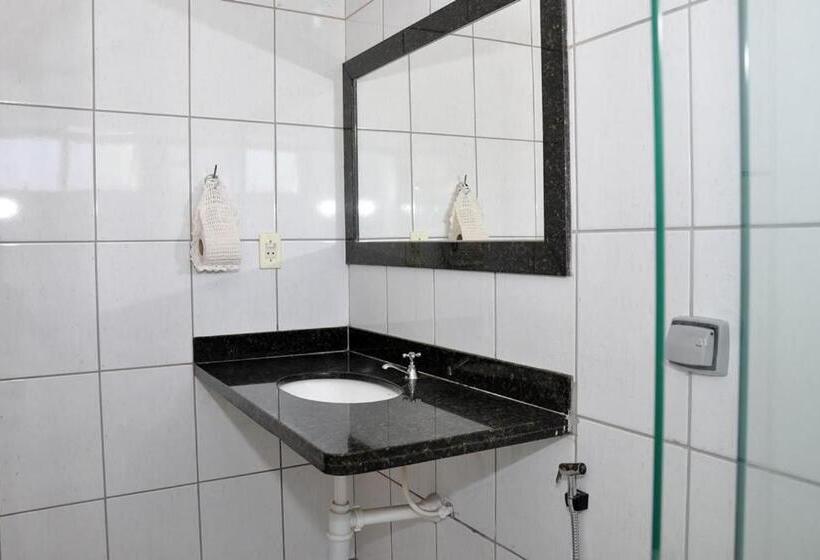 标准间, Carolina Ii