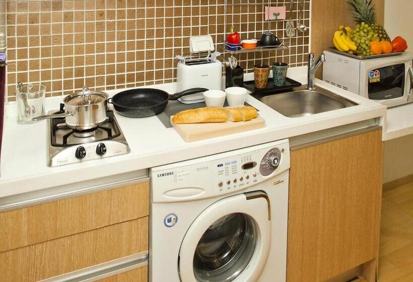 استودیوی لوکس, Hu Incheon Airport