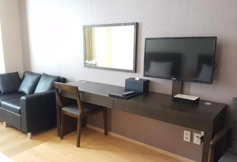 استودیوی لوکس, Hu Incheon Airport