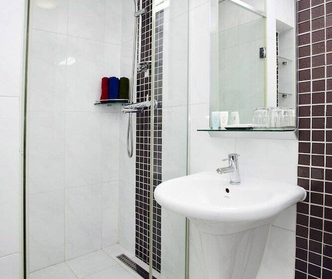 Quarto Familiar, Hu Incheon Airport