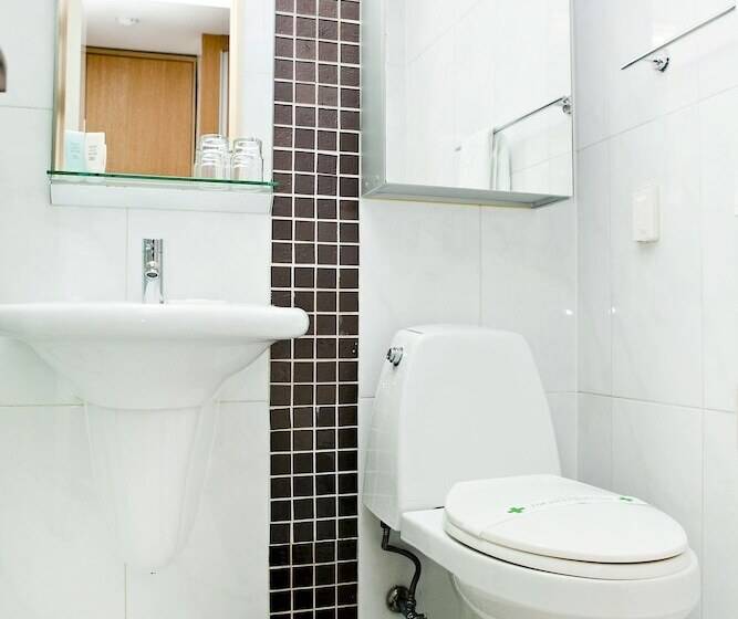 Quarto Familiar, Hu Incheon Airport