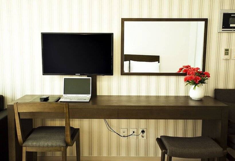 Quarto Familiar, Hu Incheon Airport