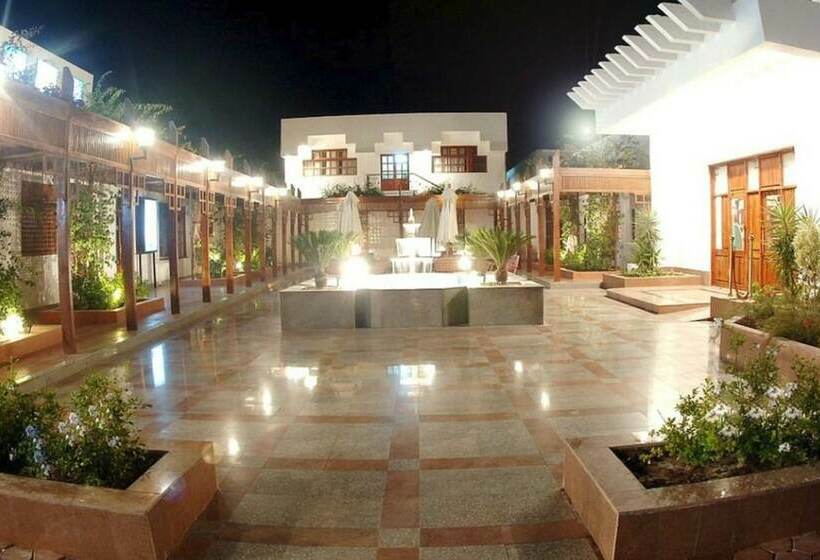 کلبه ییلاقی, Menaville Resort