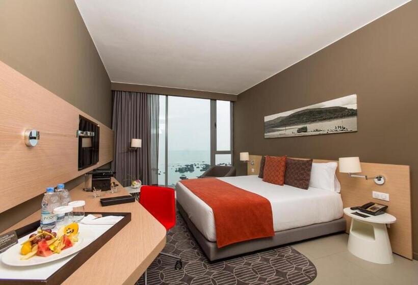 اتاق اجرایی با چشمانداز دریا, Noom Hotel Conakry