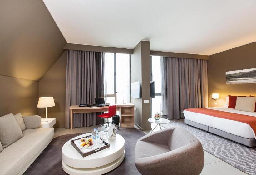 سوییت جونیور با چشمانداز دریا, Noom Hotel Conakry