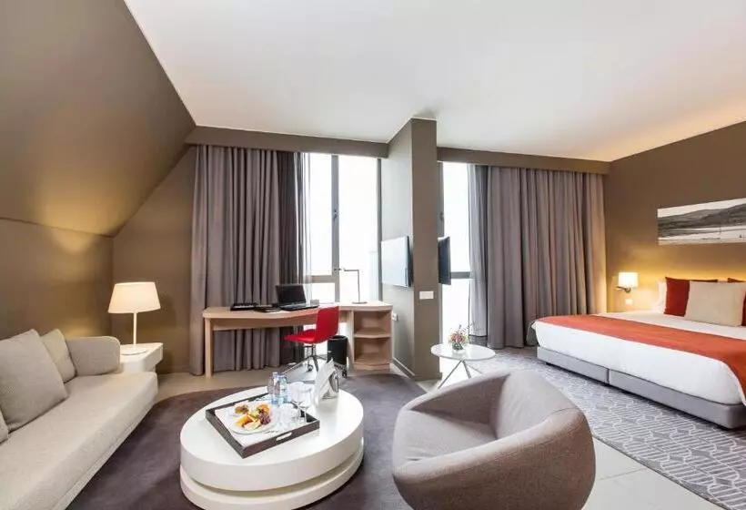 سوییت جونیور با چشم‌انداز دریا, Noom Hotel Conakry
