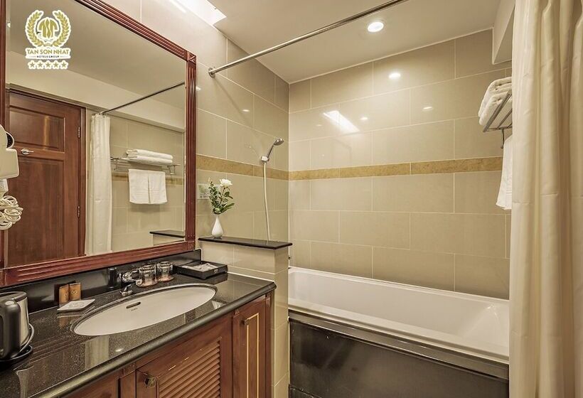 اتاق لوکس, Tan Son Nhat Saigon