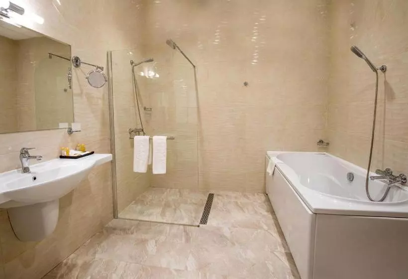 استودیوی سوپریور, Spa Hotel Armira