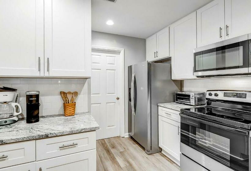 침실 2개 아파트, Colonnade Club 180