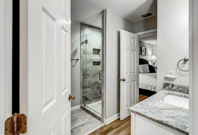 침실 2개 아파트, Colonnade Club 180