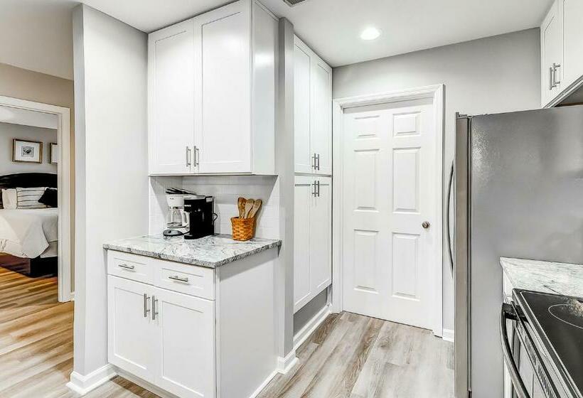 침실 2개 아파트, Colonnade Club 180