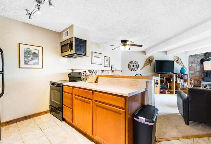 침실 2개 아파트, 2 Bed 2 Bath Apartment In Summit County