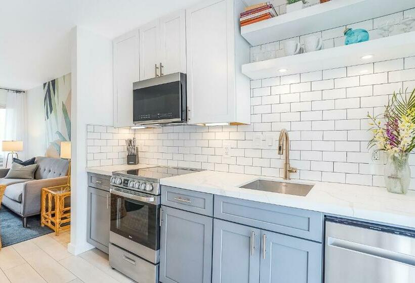 آپارتمان 2 خوابه, Village Manor A12