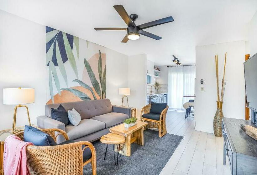 آپارتمان 2 خوابه, Village Manor A12