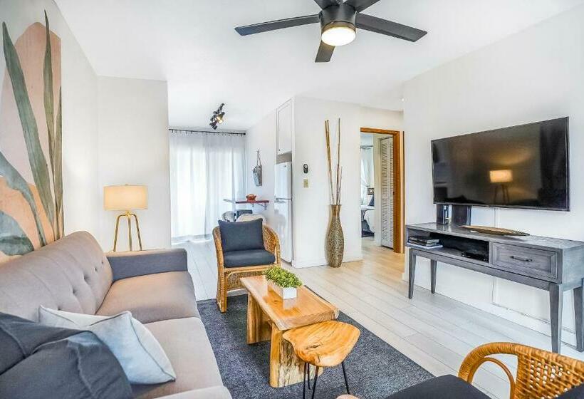 آپارتمان 2 خوابه, Village Manor A12