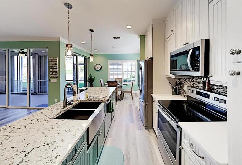 منزل غرفتين نوم, Grand View #103