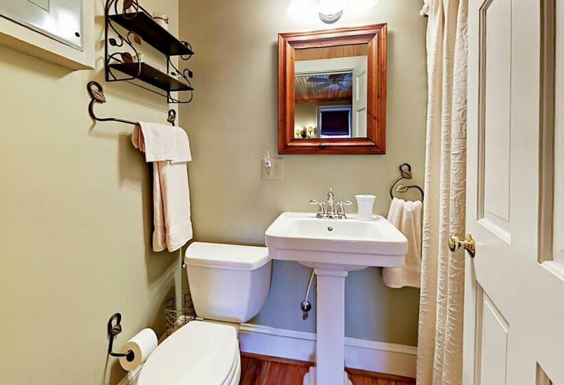 شقة غرفتين, North Star Manor