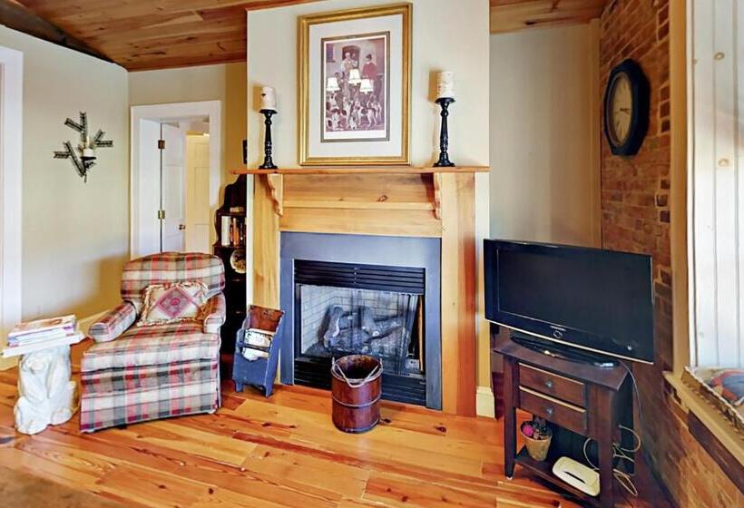 شقة غرفتين, North Star Manor