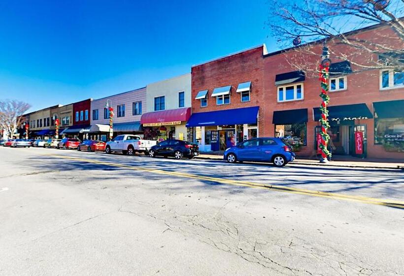 شقة غرفتين, North Star Manor