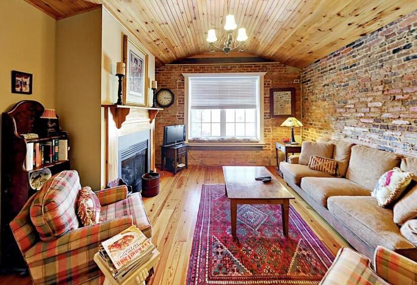 شقة غرفتين, North Star Manor