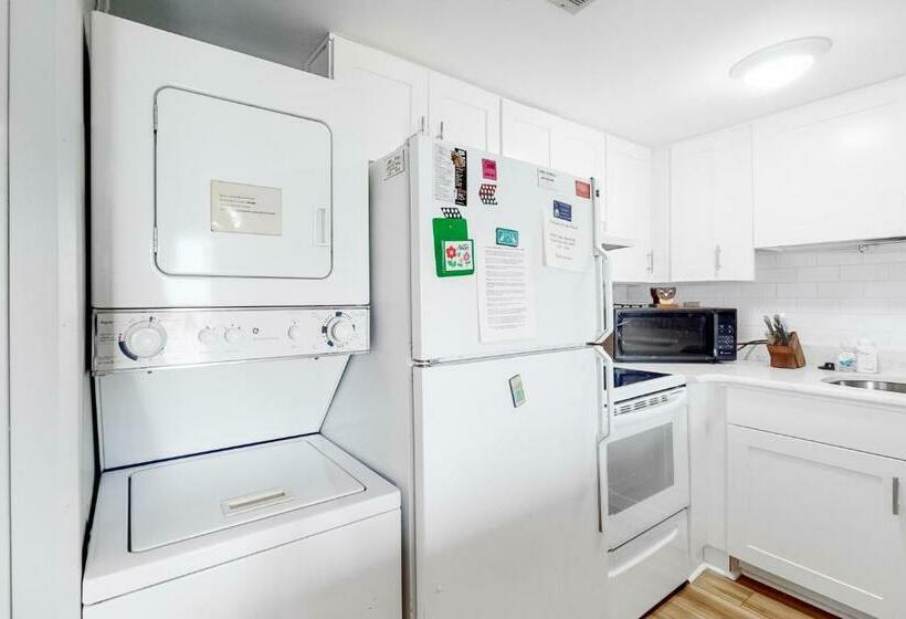 شقة غرفتين, Cedar Shores     30142 Cedar Shores Rd #e144