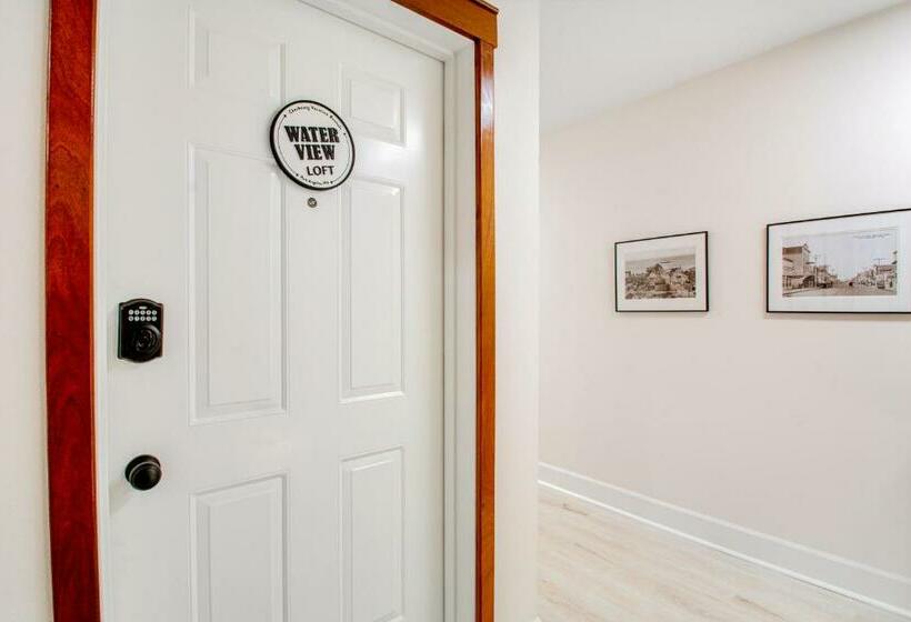 标准工作室, Port Angeles Water View Loft