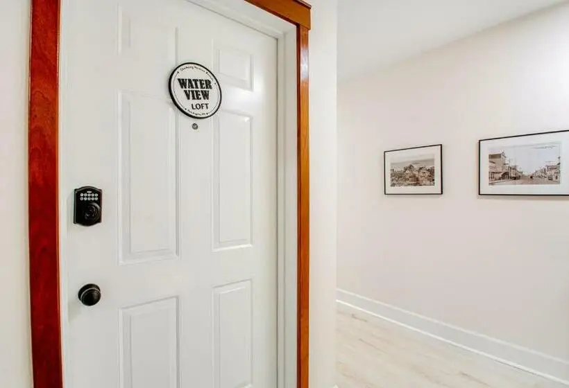 استودیوی استاندارد, Port Angeles Water View Loft
