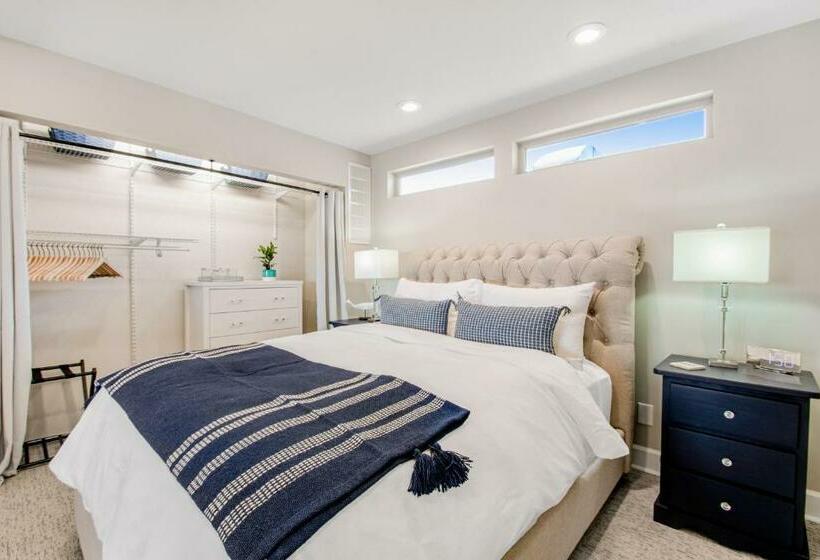 스탠다드 스튜디오, Port Angeles Water View Loft