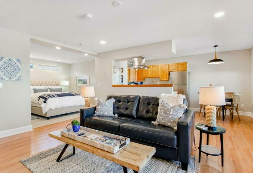 标准工作室, Port Angeles Water View Loft