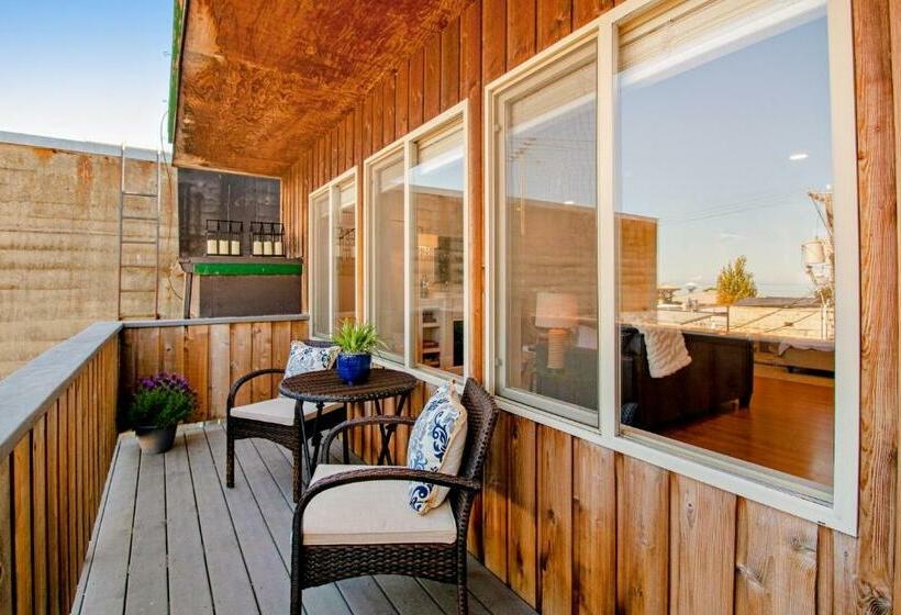 标准工作室, Port Angeles Water View Loft