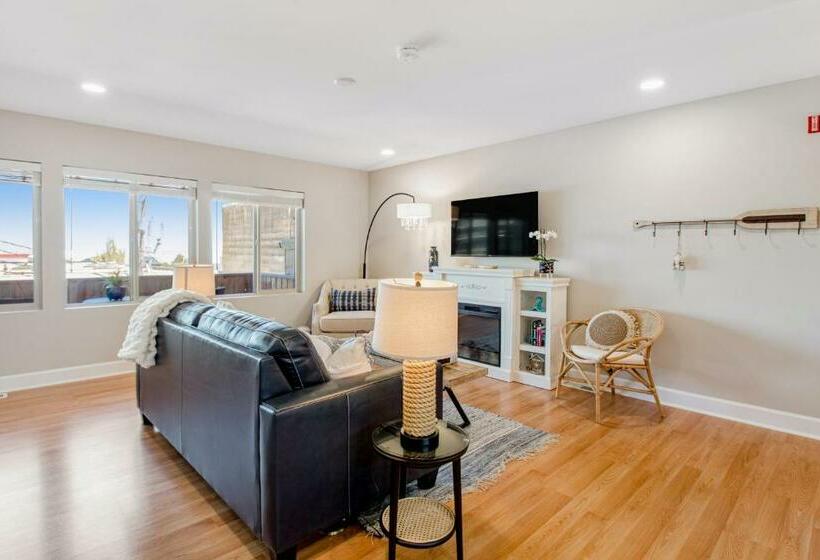 标准工作室, Port Angeles Water View Loft