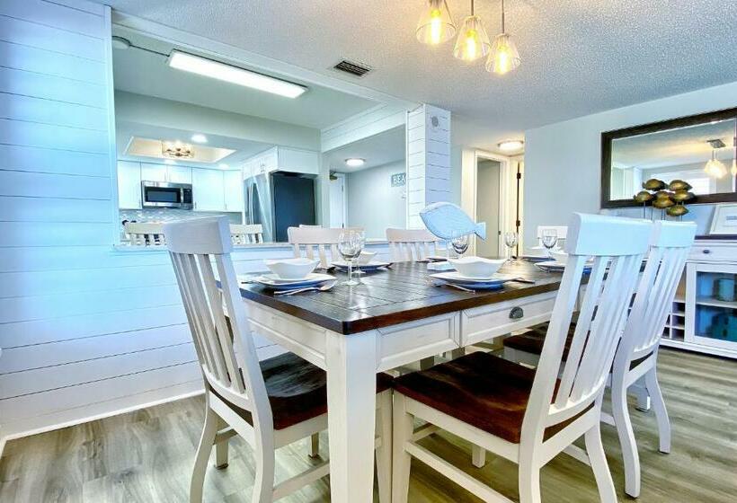 شقة غرفتين, Reflections On The Gulf 505