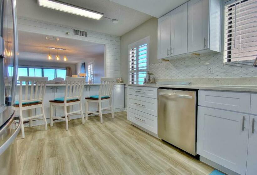 شقة غرفتين, Reflections On The Gulf 505