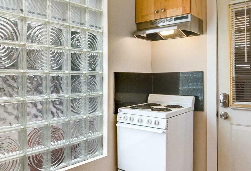 스탠다드 스튜디오, Beacon Hill Hideaway