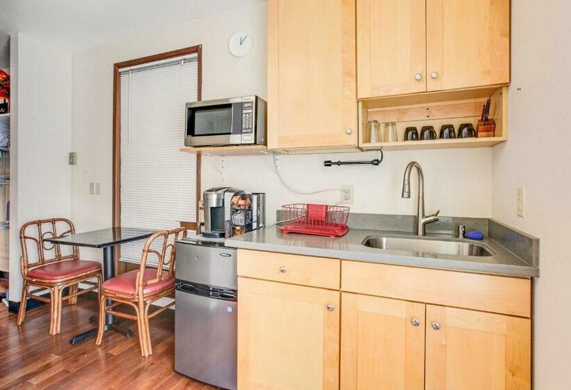 스탠다드 스튜디오, Beacon Hill Hideaway