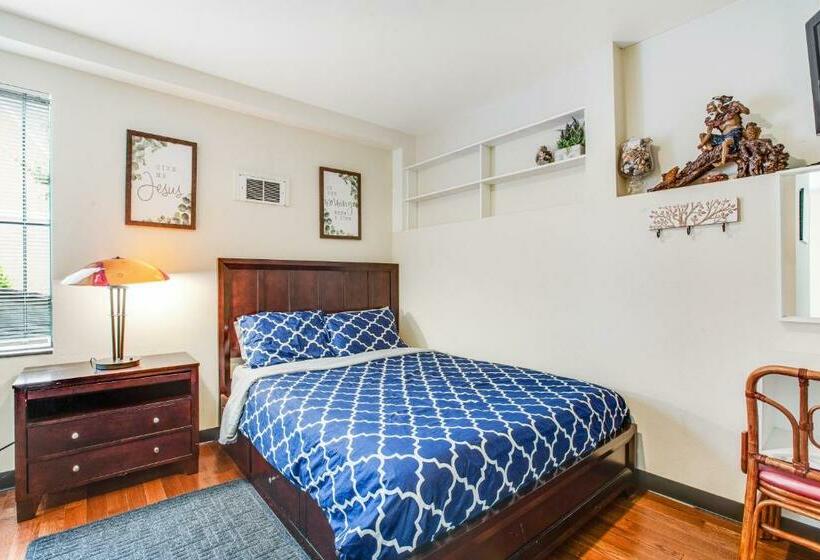 스탠다드 스튜디오, Beacon Hill Hideaway