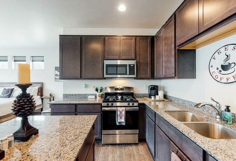 스탠다드 스튜디오, Hideaway In The Sun