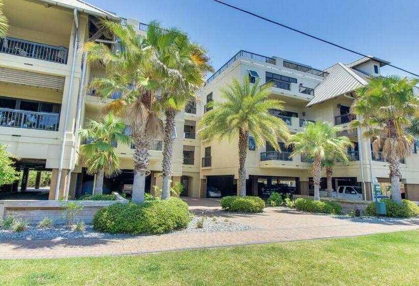 شقة غرفتين, Renovar At The Club