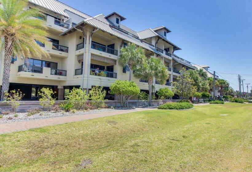 شقة غرفتين, Renovar At The Club