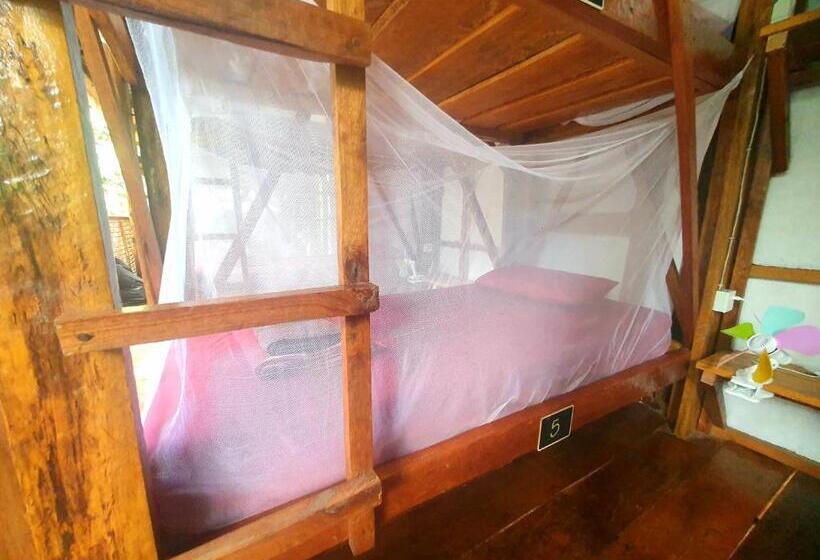 מיטה בחדר משותף, Kamaku Bungalows