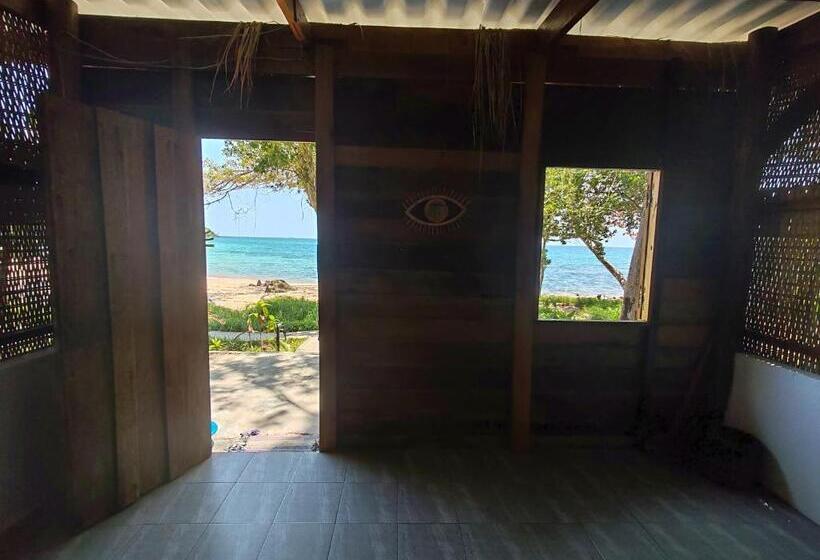 חדר סטנדרט נוף לים עם מרפסת, Kamaku Bungalows