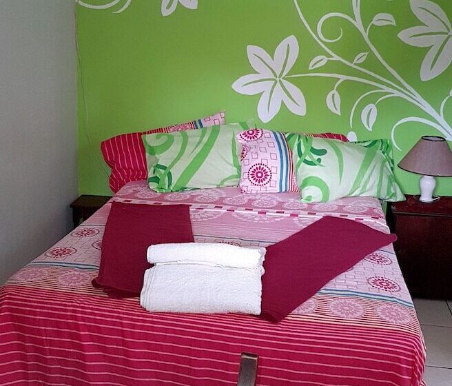 استودیوی استاندارد, Apartamentos Cecil Paradise