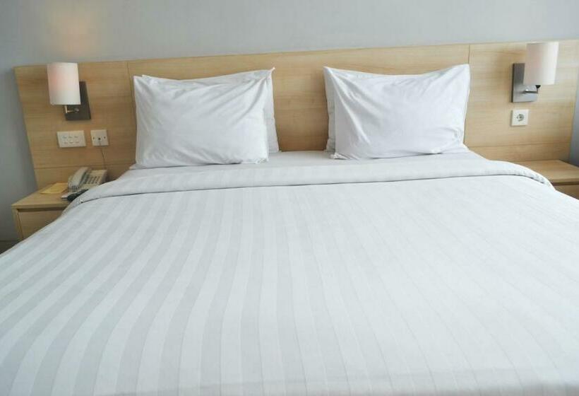 Номер Deluxe, Grand Cakra Hotel Malang