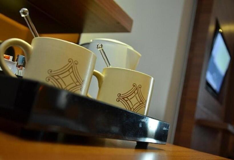 Номер Deluxe, Grand Cakra Hotel Malang