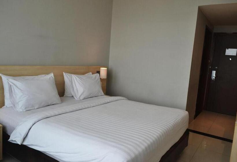 غرفة كلوب, Grand Cakra Hotel Malang