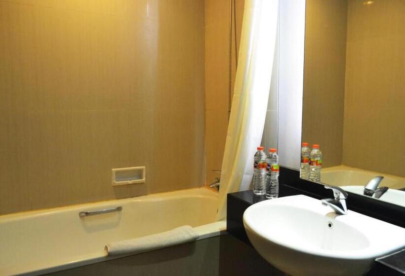 Номер Клуб, Grand Cakra Hotel Malang