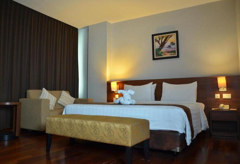 جناح جونيور, Grand Cakra Hotel Malang